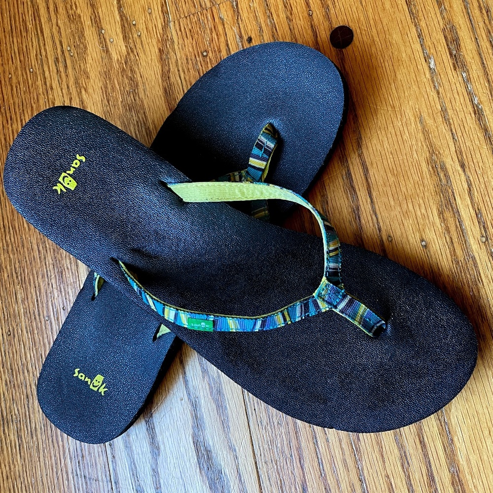 Women's Sanuk "yoga mat" Flip Flops/Thongs sandals, hardly worn! Size 9-10